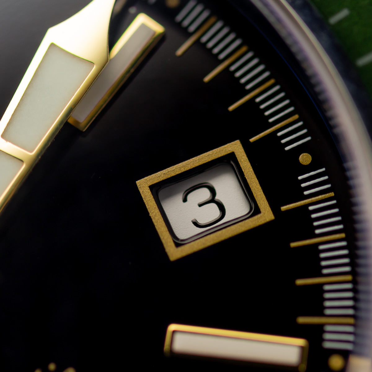 Sea-Hunter Dive Watch With Amber Bezel